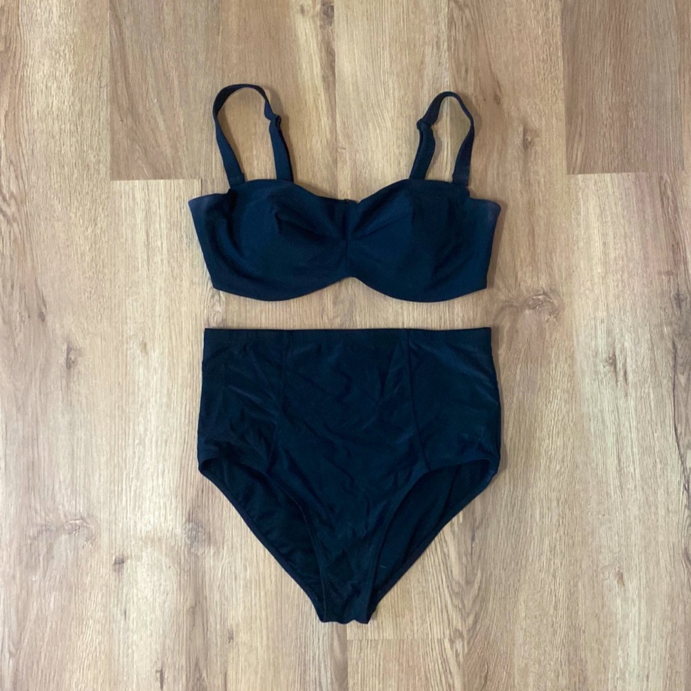 Old navy black two piece swim set, high rise fuller coverage bottoms. Size large